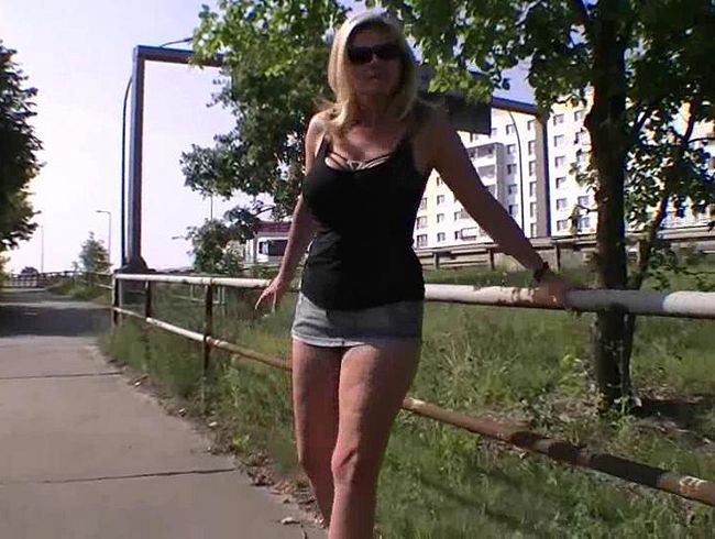 provokant - blankgezogen in der stadt   . . .