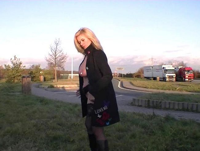 marina montana Porno Video: pi**e rause dann klamotten aus   . . .