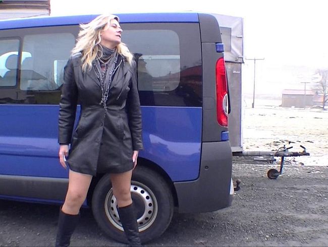 marina montana Porno Video: pssst - ich muss mal.....