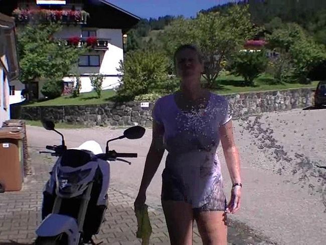 marina montana Porno Video: so jetzt mal kräftig schrubben...   . . .